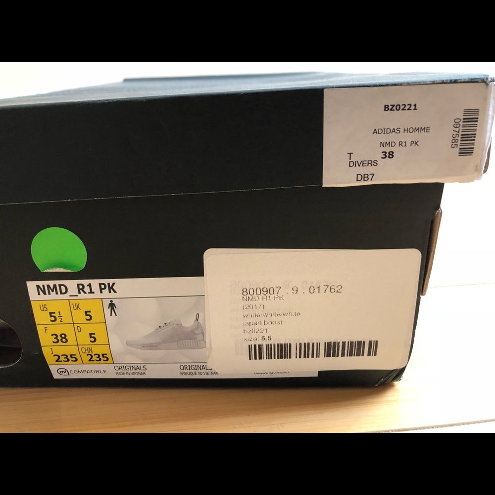 NMD_ R1 PK size 5 1/2 - Picture 2 of 6
